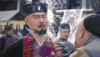 看大爷身上的纹身就不简单,估计年轻时也是村里的扛把子