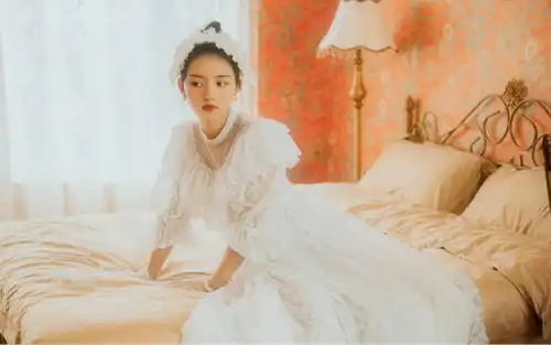 gif搞笑段子找个身材魁梧的媳妇,出门安全感十足
