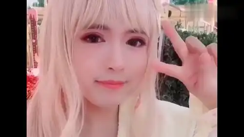 没想到还有这样的女装大佬,镜头下这张脸,吓得我真不敢网恋了