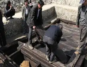 小伙子对棺材中的女尸起了色心,没想到尸体瞬间变成了个怪物是什么电影