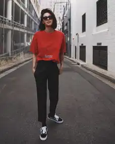 t恤老爹裤,换季最百搭好穿的时髦套路