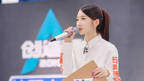 孟美岐亲身指导表情管理,超魅力重现撑腰引欢呼