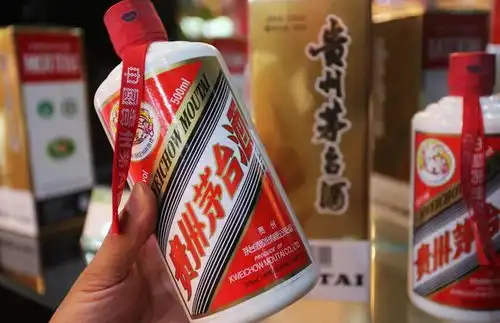 茅台镇酱香型年轻人给茅台酒厂打工炒酒卖酒继承家业合伙办厂