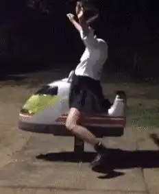 这位哥们心想我回头也弄一辆自行车来