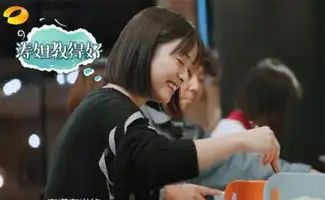 沈月第一次下厨被油溅到脸,慌乱中喊出两个字,刘涛的表情太搞笑