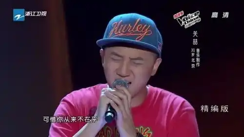 中国好声音选手歌声太有感情了看那英的表情,演唱很投入