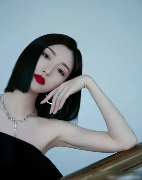 毛晓彤最新活动生图曝光网友女明星就是不一样