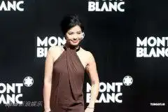 凯奇携华裔娇妻抵京赵薇孙红雷同台搞笑
