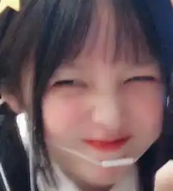 请问这个小姐姐是谁呀她好可爱呀