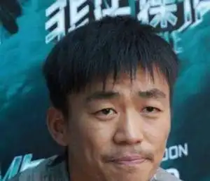 从草根到影帝,带重伤拍戏,光膀子滚钉床,王宝强的成名绝非偶然