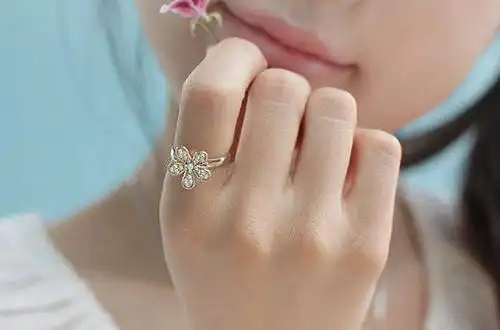 女生各个手指戴戒指的含义是什么