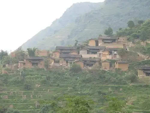 鲁纳多村