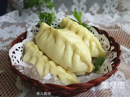 荠菜猪肉秋叶包