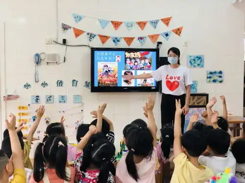 观红色电影寻红色初心记洗墨池幼儿园庆祝建党100周年观影活动