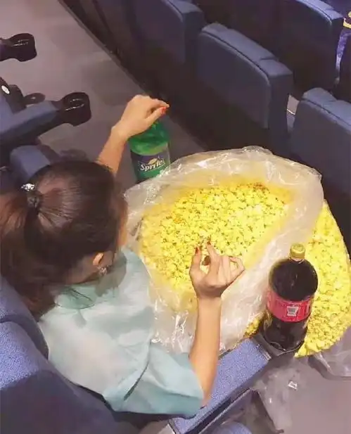 搞笑图片情人节不送女友礼物尝尝她的生化鲜菌脚