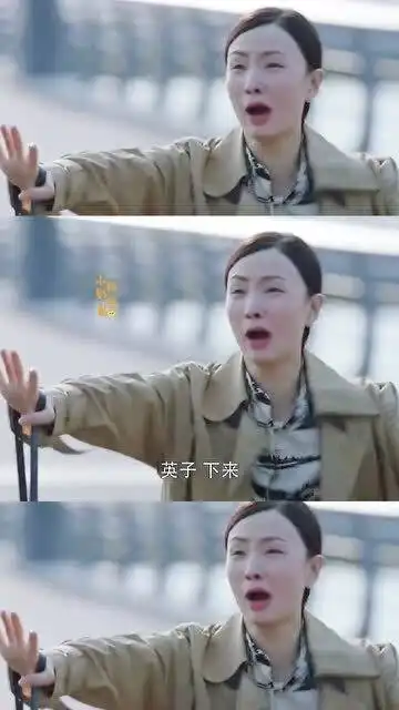 乔英子质问母亲时,乔卫东一句话也说不出来,在一旁就像动态表情包