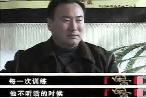 压榨童年换取名气,释小龙没落谁买单