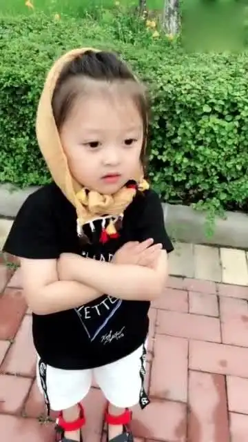 最近这个小女孩特别火,接下来机智的反应,真是太招人喜欢了