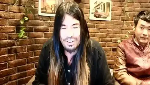 面筋哥终于对沙漠骆驼下手,魔性的表情,唱出奔放版骆驼