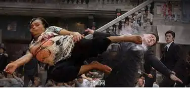 一躺成网红外国大妈商场睡觉遭网友疯狂p图