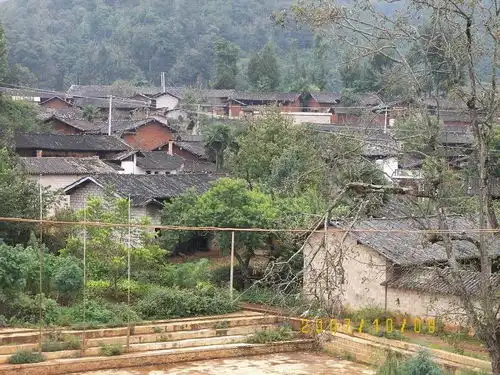 鲁纳租村