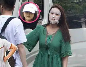 伊能静在大街上敷面膜,网友一句评论亮了