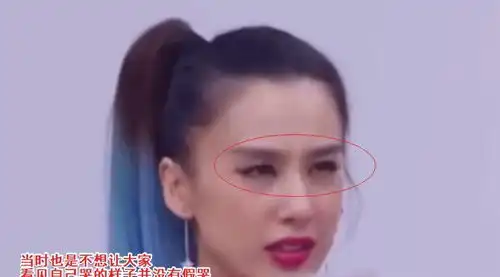 浪姐黄圣依落泪手插口袋,伊能静上前安慰,才发现她没假哭