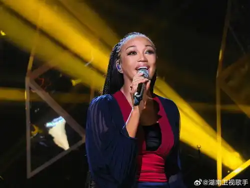 那英得知自己是歌王那一刻表情那英拿下歌王瞬间,众人表情耐人寻味,业内评其历届唱功最弱歌王