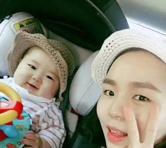 5岁女孩带着妹妹爆红,实力圈粉百万人,网友太可爱了
