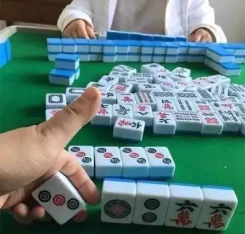妹子,这只雕是过儿跟过儿,他姑姑的座驾,快还给他们