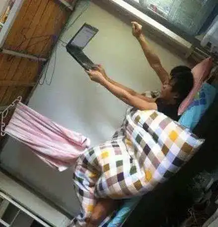 搞笑gif错把丈母娘当男友,这下不得了了