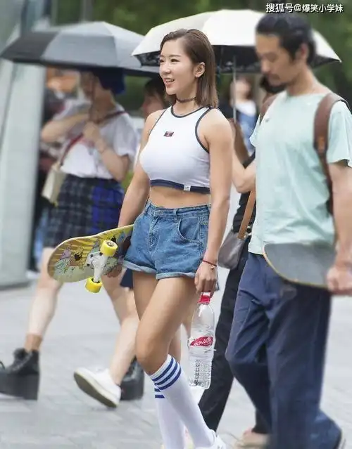 搞笑段子婚礼仪式上,众多的亲戚朋友都来参加