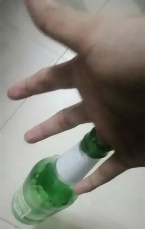 搞笑图片这位同学上一个学期的网课后,肚子发生了显著的变化