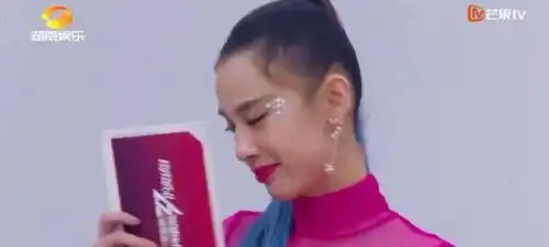 黄圣依的哭上热搜了是怎么回事