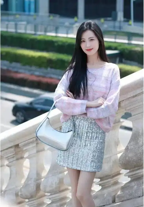 美艳少妇,肤白貌美,大长腿根本藏不住