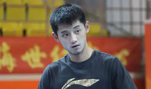 曝景甜和袁姗姗的前任,因向众人借钱,嗜赌成性被喷人品差