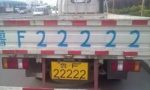 搞笑图片幽默段子笑话哥们,你这加长电瓶车好拉风啊