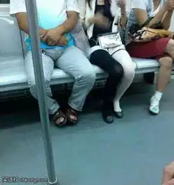 搞笑gif大鹅你一来我的兄弟姐妹就又少了一个,兄弟们盘他