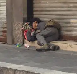 乞丐版彭于晏惊现街头盘点明星乞丐落魄照组图
