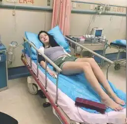 搞笑gif趣图妹子,你这样玩仓库里的器材,要是被老板发现就糟了