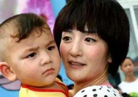 谢娜卸妆后,刘诗诗卸妆后,晓彤卸妆后,只有她真的嫁给了爱情