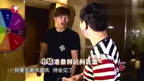 极限挑战王迅被黄渤揪耳朵唤醒,表情亮了,生无可恋