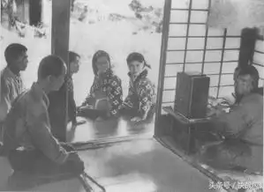 天皇宣布投降的那一瞬七千万日本民众表情很可怕