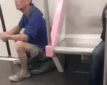 搞笑gif趣图姑娘,难道你交不起家里跑步机的电费了