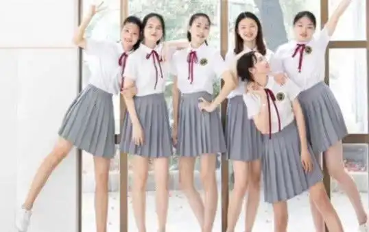 小学生我腿真长,高中生腿长了不起啊,大学生就是了不起啊