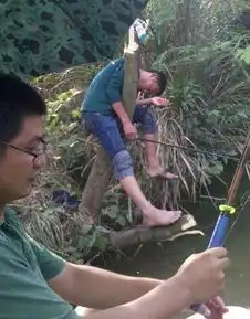 搞笑图片大哥你这胸让多少姑娘羡慕啊