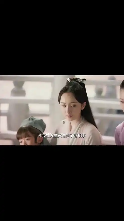 不愧是迪丽热巴的好闺蜜,见了杨幂也是这副表情