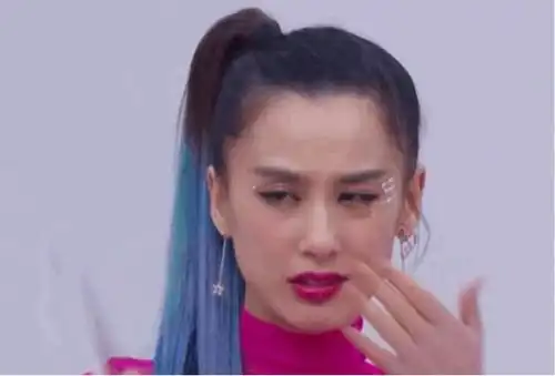 黄圣依又哭了黄圣依又哭了