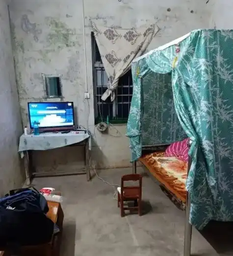 搞笑趣图在老爸房间找到的,这什么啊,能换钱吗