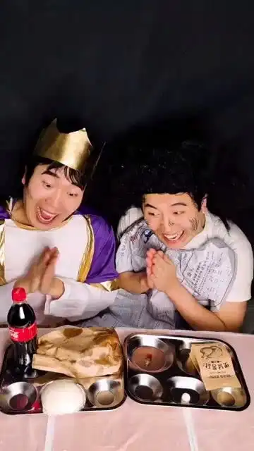 享受食物带来的快乐食玩挑战搞笑
